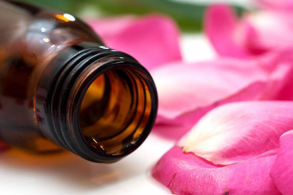 غلبه بر افسردگی و تقویت قوای جنسی با روغن رز