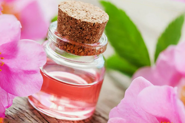 3 مورد برتر از مزایا و سودمندی اسانس گل محمدی